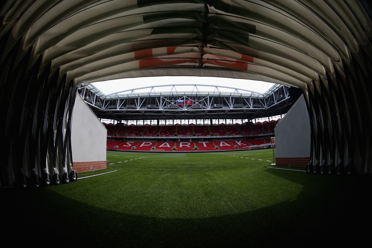 ... y la Otkrytiye Arena, que durante la Copa Confederaciones será llamado Spartak Stadium, pues su nombre verdadero está patrocinado por una importante institución financiera rusa.