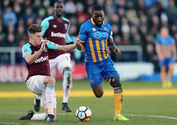 <del>chicharito d</del>'Chicharito' salió de cambio al minuto 70. En su lugar entró Toni Martínez.