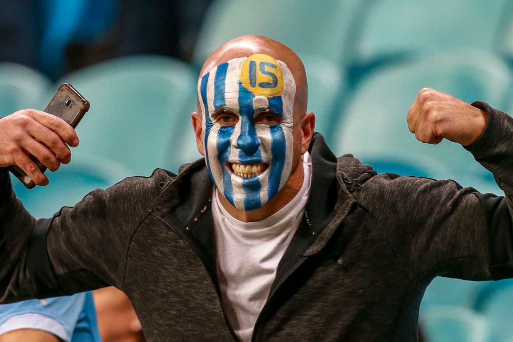 Un increíble colorido y ambiente fueron capaz de genera las aficiones de Uruguay y Japón previo a su encuentro por el Grupo C de la Copa América Brasil 2019. Los seguidores celestes le pusieron ese toque especial, y los nipones no se diga, con sus peculiaridades ambas hinchadas generaron buenas sensaciones en la previa.
