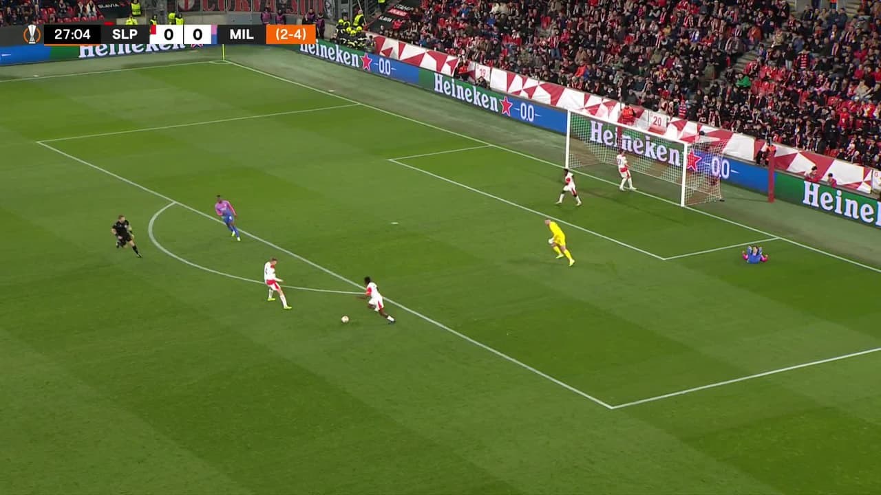 ¡TIRO ATAJADO! disparo por Christian Pulisic.