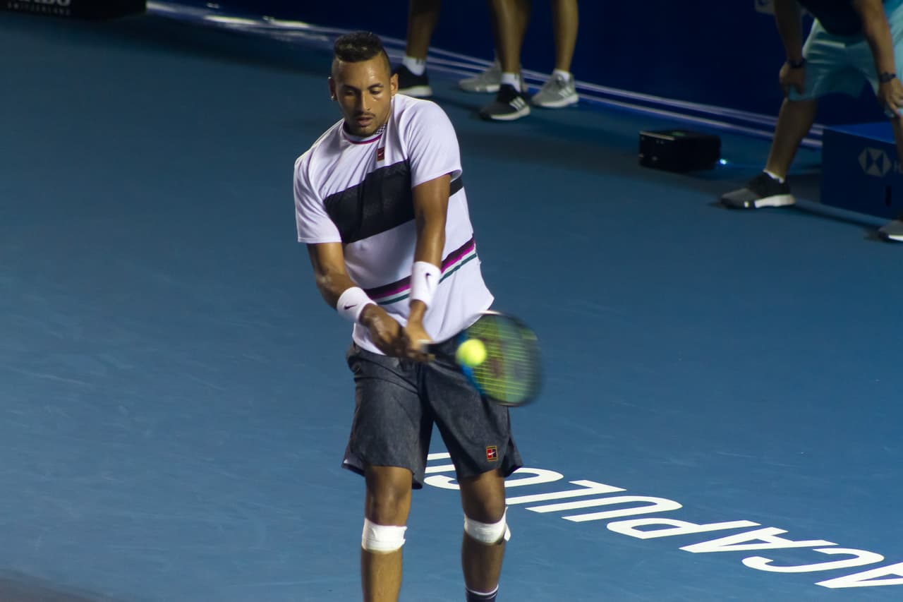 El 'chico rebelde del tenis' tuvo un tercer set espectacular, casi jugado por nota, versátil y donde pudo mostrar muchos recursos.