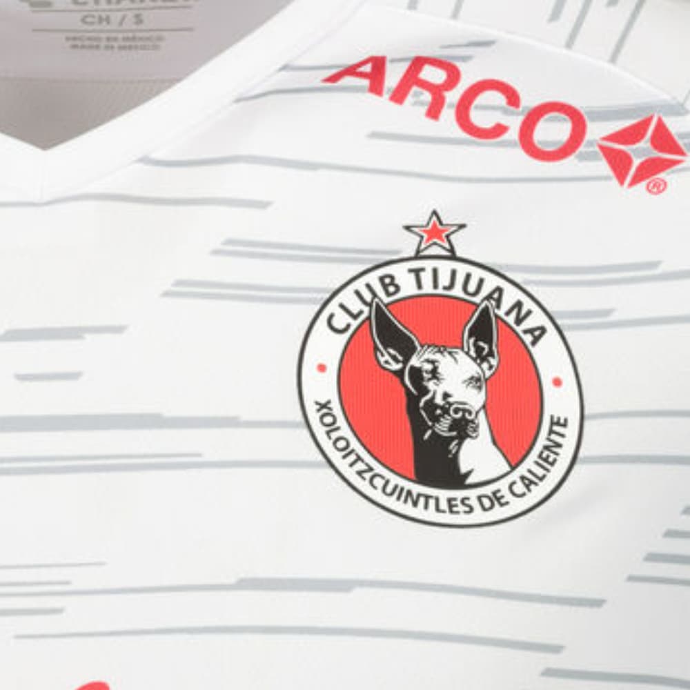 Los Xolos de Tijuana han estrenado ante Boca Juniors su playera principal para esta nueva temporada, pero también realizaron el lanzamiento de la alternativa en sus plataformas digitales. Con diseños novedosos, que hacen referencia al poder de la Jauría, el equipo de la frontera está listo para iniciar la Liga MX.