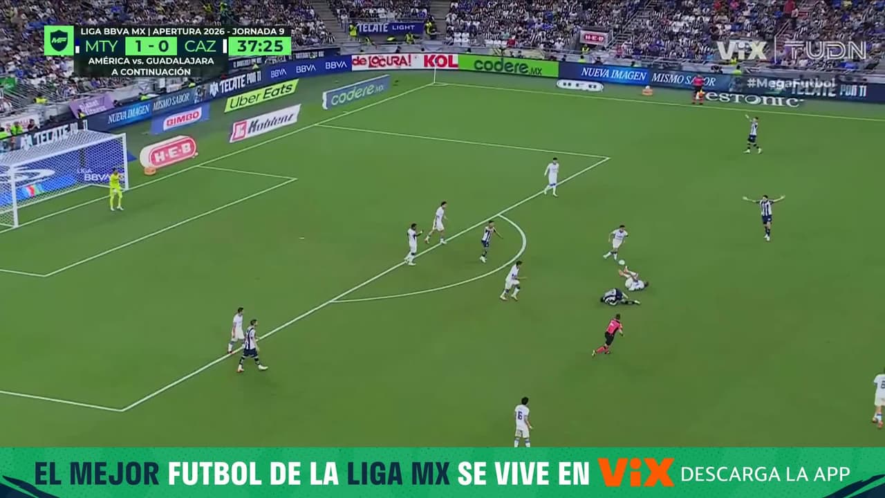 ¡Piovi recibe un durísimo patadón! El árbitro ni se inmutó y continuo el partido