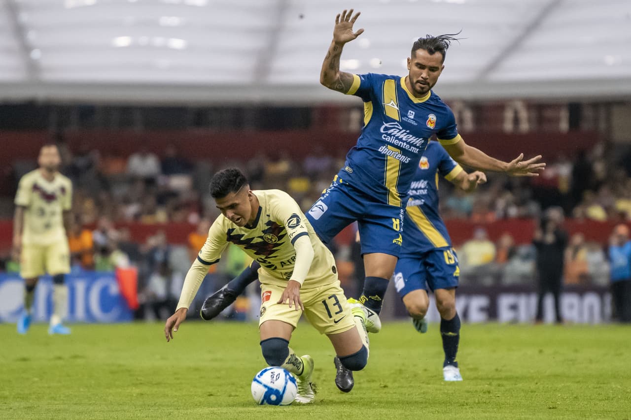 América no generaba ocasiones de gol a pesar de tener el esférico en su posesión.