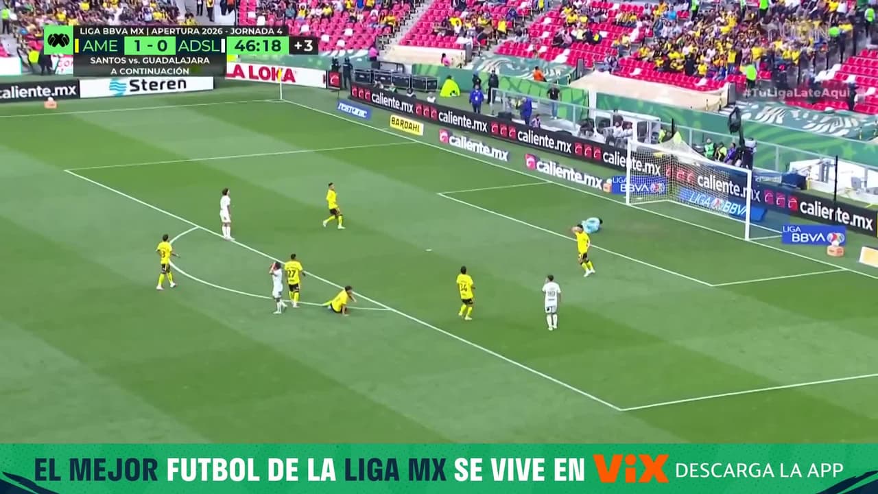 ¡REVENTÓ EL TRAVESAÑO! Tremendo BOMBAZO de Rodríguez y Tapia apenas logra desviar el balón al poste