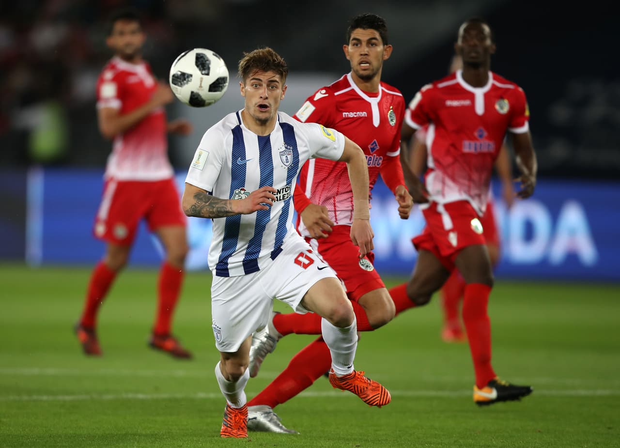 En el inicio del partido, los africanos tuvieron mayor protagonismo, la posesión de la pelota y buscaron acercarse al arco del 'Conejo' Pérez.