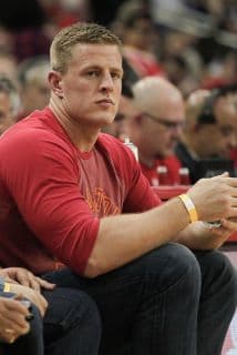 JJ Watt sorprende a fan