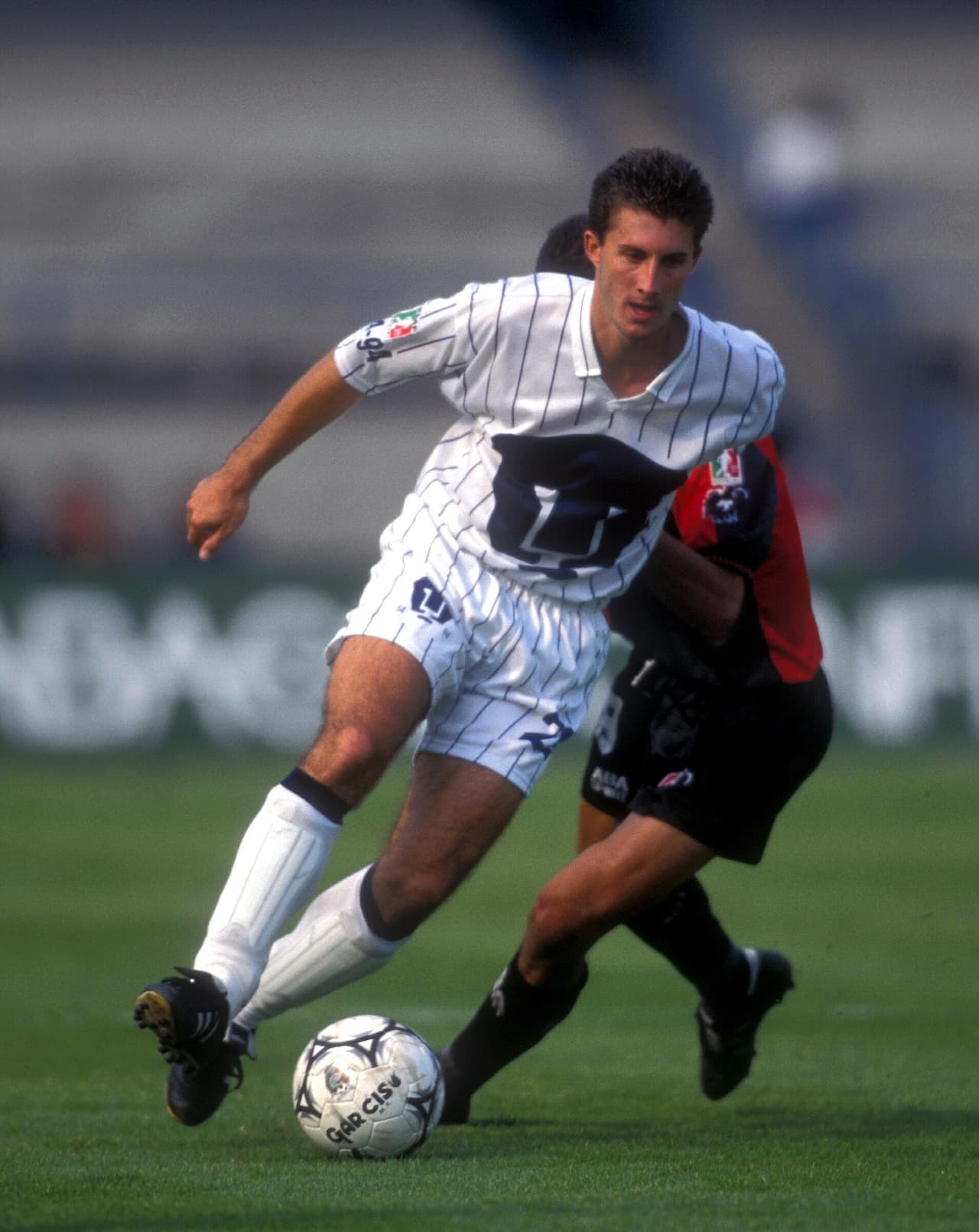 Michael Steven 'Mike' Sorber estuvo dos campañas con el Club Universidad, entonces dirigido por Ricardo 'Tuca' Ferretti de 1994 a 1996. Con el Team USA jugó el Mundial 1994, seleccionado por el serbio Bora Milutinovic, quien jugó y dirigió a Pumas.