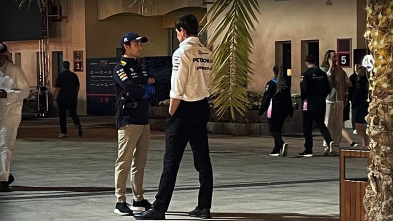 Foto de Checo Pérez con Toto Wolff desata rumores de su futuro