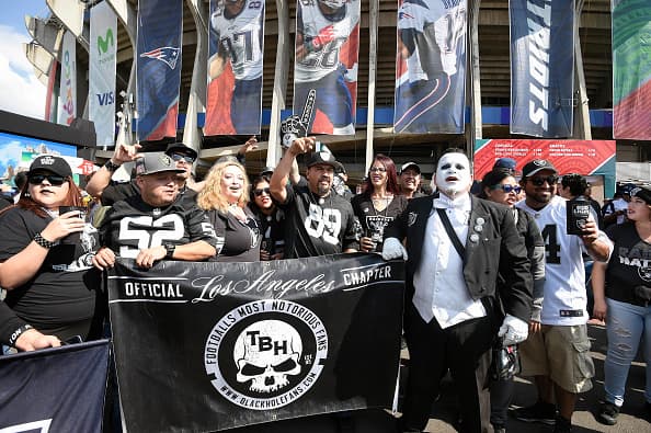 Maquillajes, disfraces, banderas... todo vale para demostrar la pasión que se siente en México por la NFL.