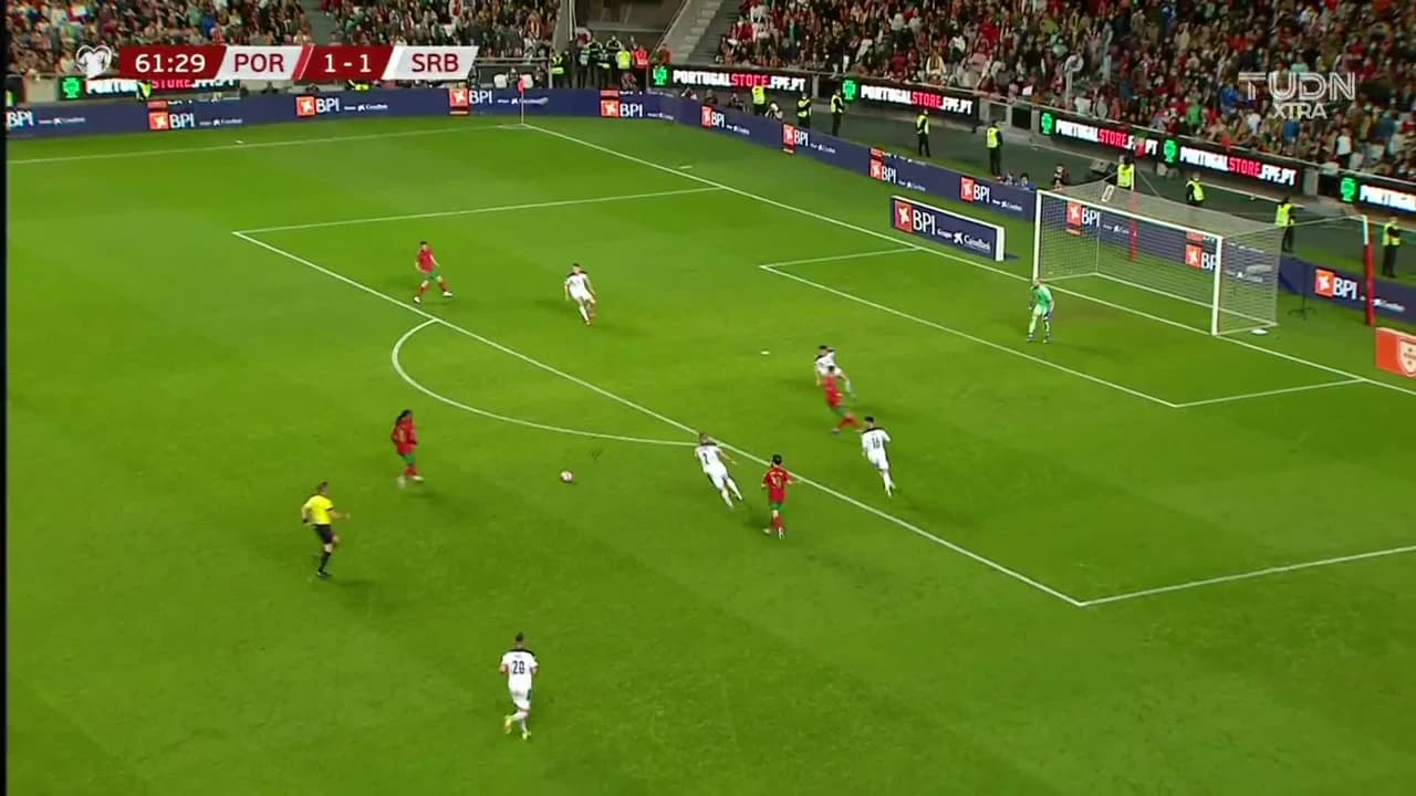 ¡TIRO ATAJADO! disparo por Renato Sanches.