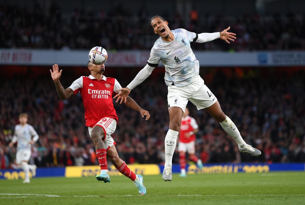 Arsenal derrotó al Liverpool y está en la cima de la Premier League.