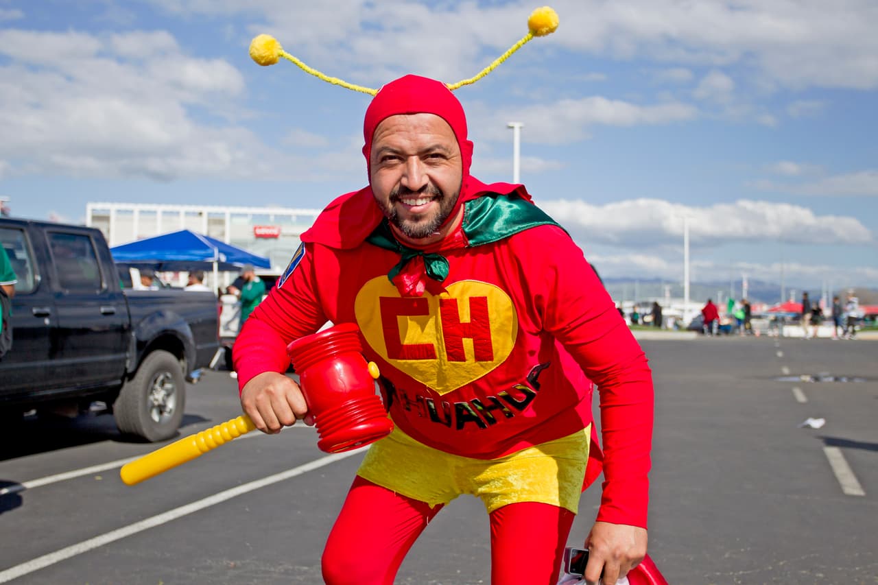 La fiesta y color de los fanáticos mexicanos prendió el ánimo para el partido del 'Tri' en el Levi's Stadium contra Islandia como preparación para el Mundial de Rusia 2018.La fiesta y color de los fanáticos mexicanos prendió el ánimo para el partido del 'Tri' en el Levi's Stadium contra Islandia como preparación para el Mundial de Rusia 2018.