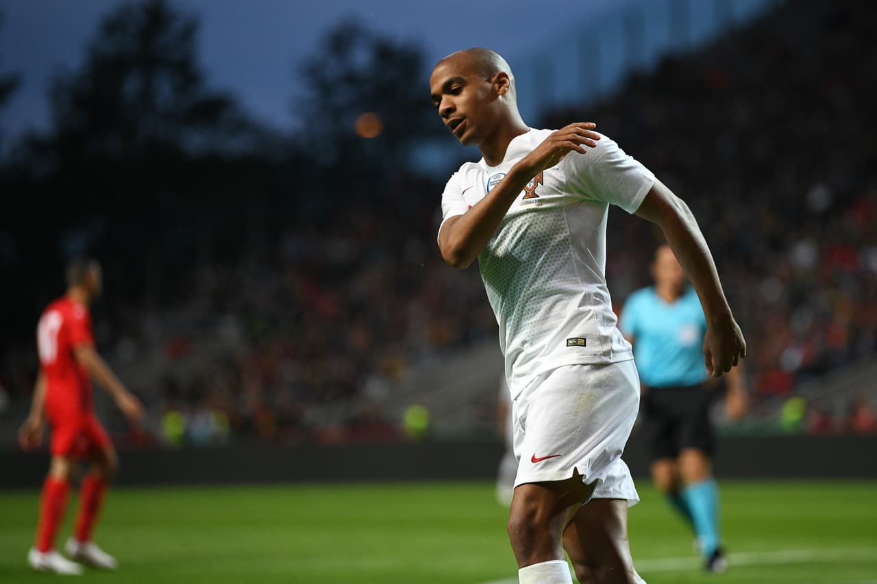 Los equipos sevilanos, Betis y Sevilla, estarían buscando la cesión de Joao Mario desde el Inter de Milán.