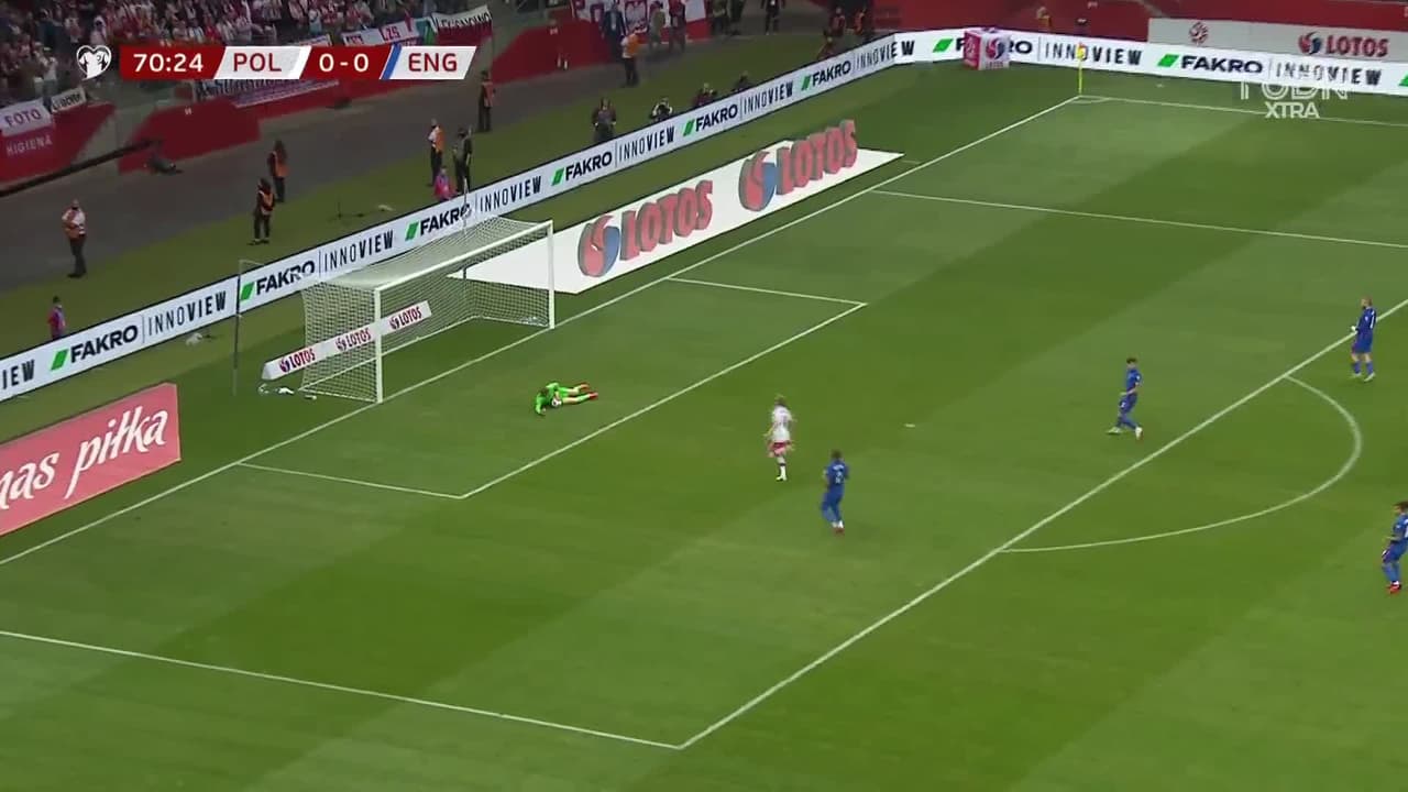 ¡TIRO ATAJADO! disparo por Robert Lewandowski.