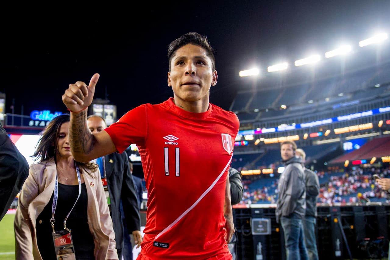 Raúl Ruidíaz admitió que metió con la mano el gol con el que Perú eliminó a Brasil
