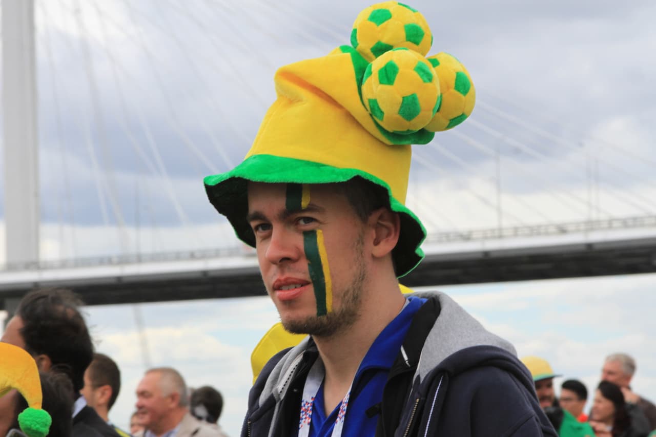 El colorido y el entusiasmo se apoderó de San Petersburgo en medio de la fiesta de los fanáticos de Brasil y Costa Rica por el segundo partido para cada uno en el grupo E del Mundial Rusia 2018.
