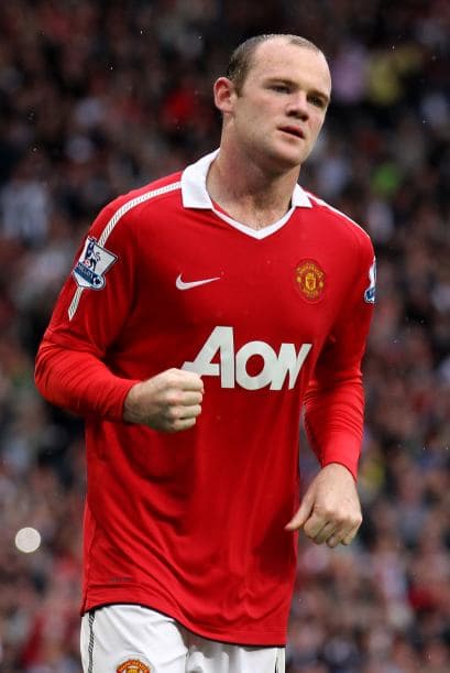 Entre los jugadores con mayor peso esté el ariete Wayne Rooney, que combina sus goles con los constantes escándalos que ha tenido en su vida personal.