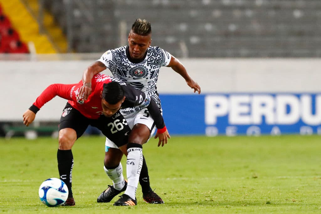 Tras la expulsión de Angulo (26’), los rojinegros jugaron con 10 hombres gran parte del cotejo. Henry Martin (39’) abrió el marcador desde el manchón penal. Hacia el final del juego, apareció Richard Sánchez (90+4’) para sellar el resultado. En la J8, América recibirá al Pachuca, mientras que Atlas visitará Toluca.
