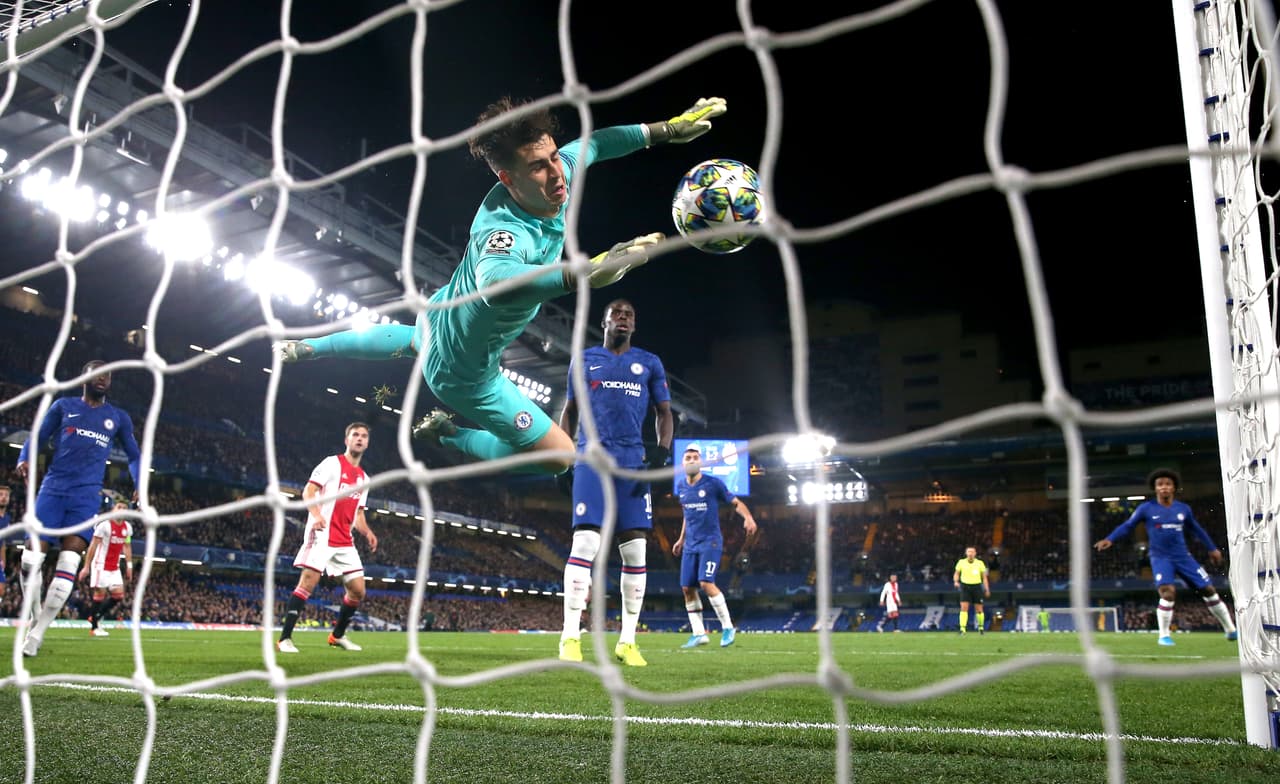 Kepa Arrizabalaga del Chelsea anota gol.