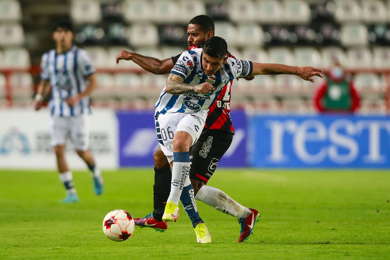 Pachuca perdonó a Xolos y hasta se dio el lujo de fallar un penal por conducto de Nico Ibáñez. El punto le alcanzó para recuperar el liderato por la diferencia de goles.