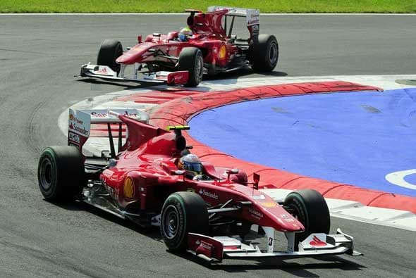 El duelo interior entre los dos Ferrari fue dominado totalmente por Alonso, que siempre estuvo por delante de Massa.