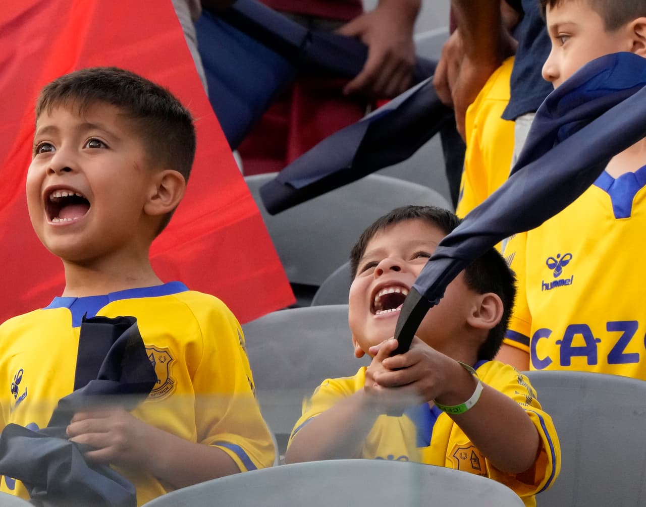 Esos partidos señalaron exactamente la mitad de la temporada regular, compuesta por 34 encuentros.
<br>