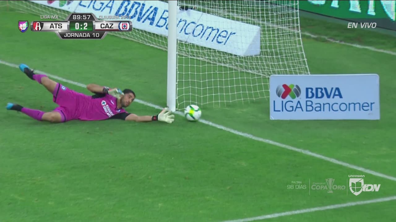 Hasta el 89' pusieron a trabajar a Corona