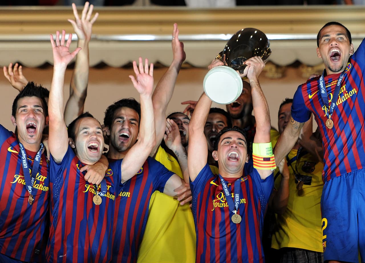 El otro gran trofeo que levantó Iniesta en ese 2011 fue el Mundial de Clubes que se disputó en Japón y en el que superaron al Santos de Neymar por 4-0 en la final.