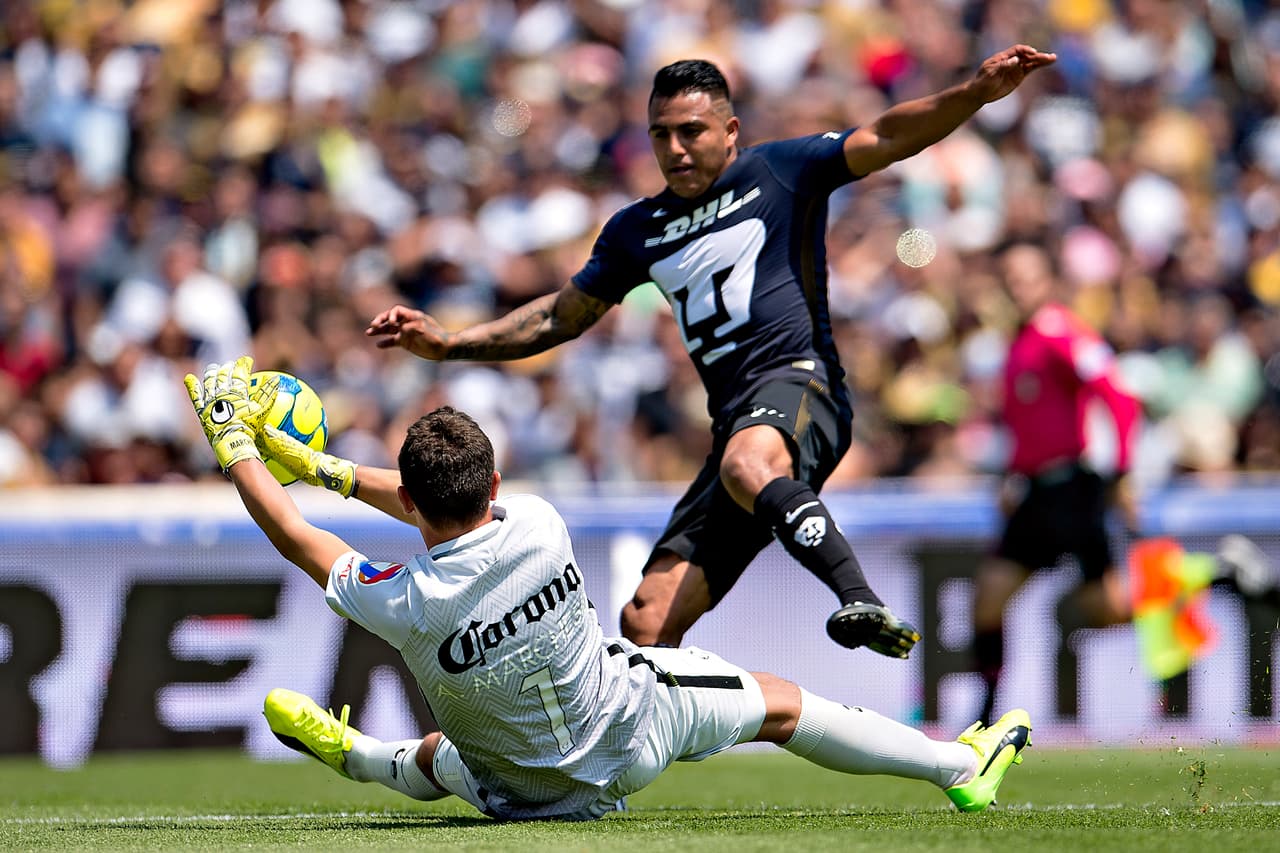 Pese a no ser un delantero, Javier Cortés marcó 28 goles gracias a su buen golpeo de balón y técnica individual.