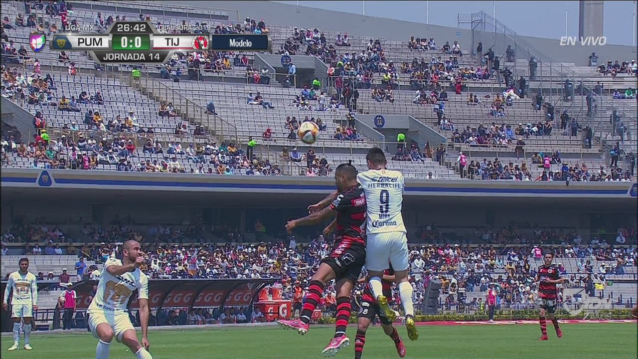 Felipe Mora hace el primer llamado al arco de Xolos