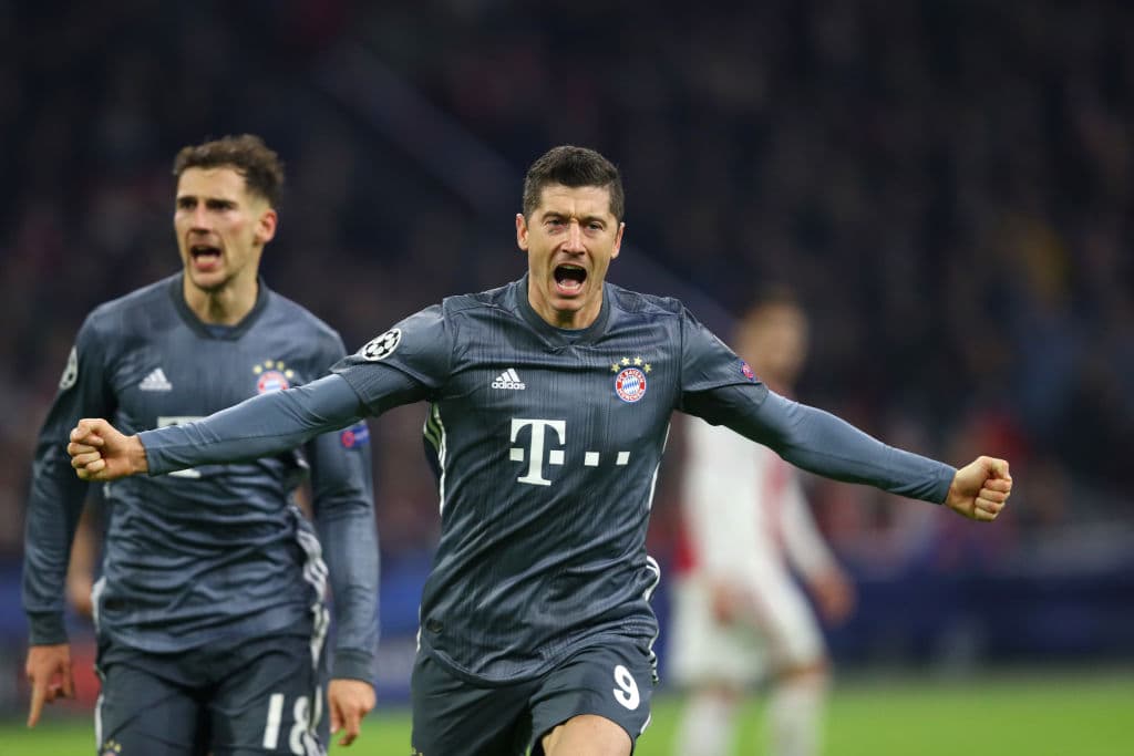 Robert Lewandowski se sitúa en el segundo puesto con 22 goles, que le dan 44 puntos.