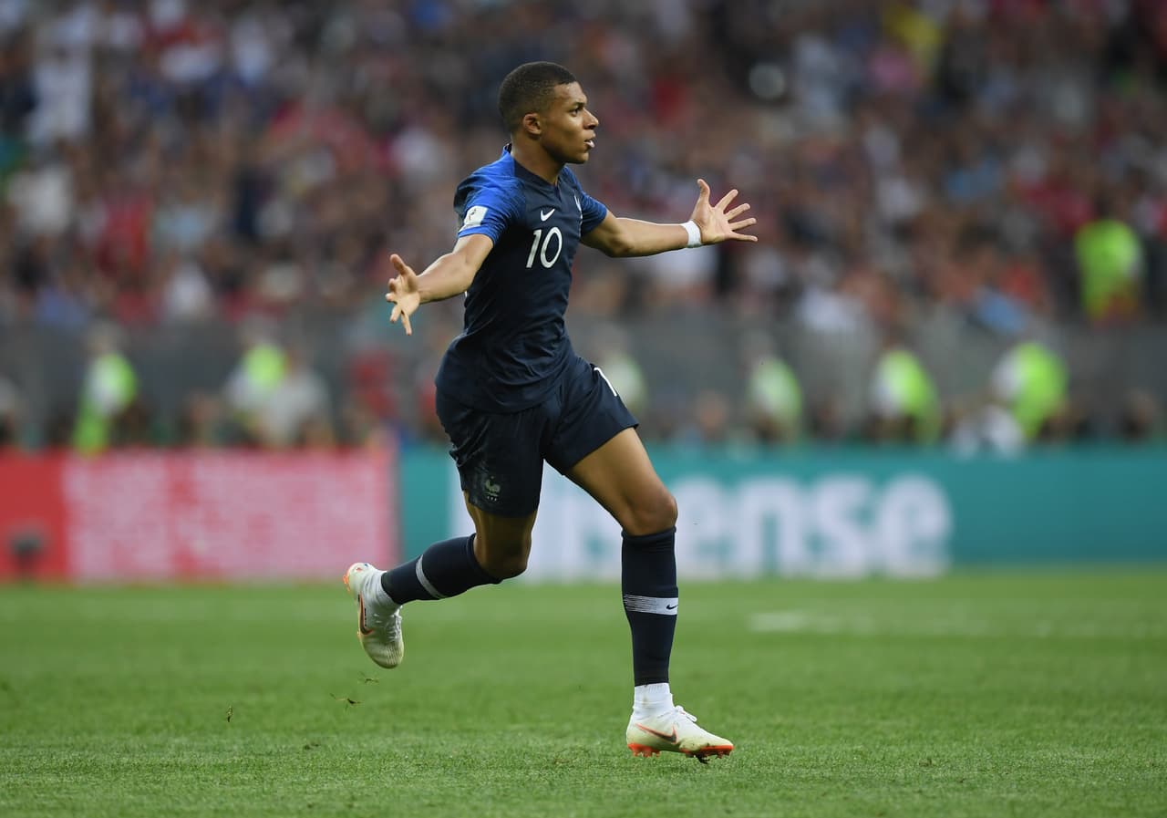 Kylian Mbappé: aunque hasta hace unos años debutó, su carrera ha ido en ascenso llegando a un punto alto en el Mundial de Rusia 2018 con el título para Francia. El joven del PSG es un maestro de la velocidad, capaz de competir, si quisiera, en atletismo a un alto nivel.