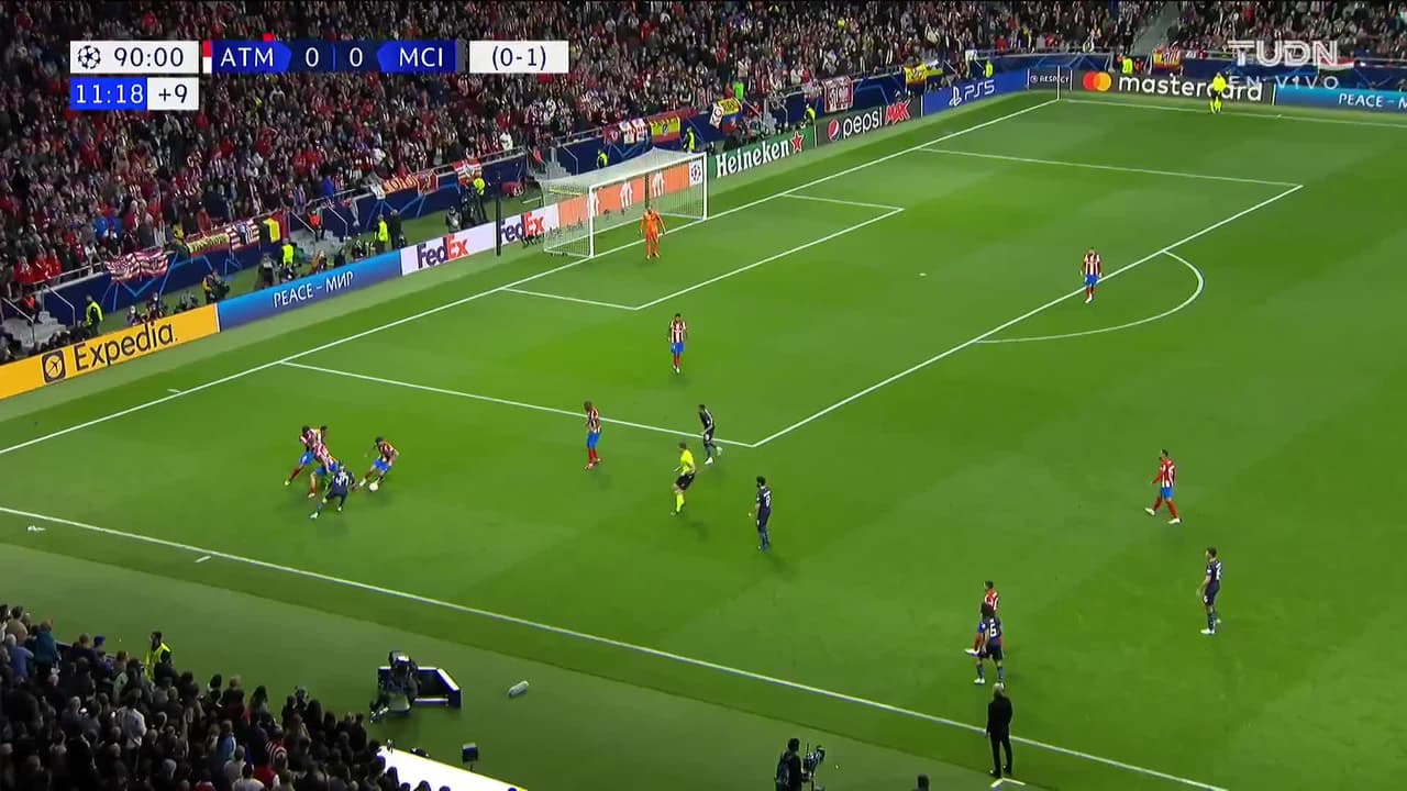 ¡TIRO ATAJADO! disparo por Ángel Correa.