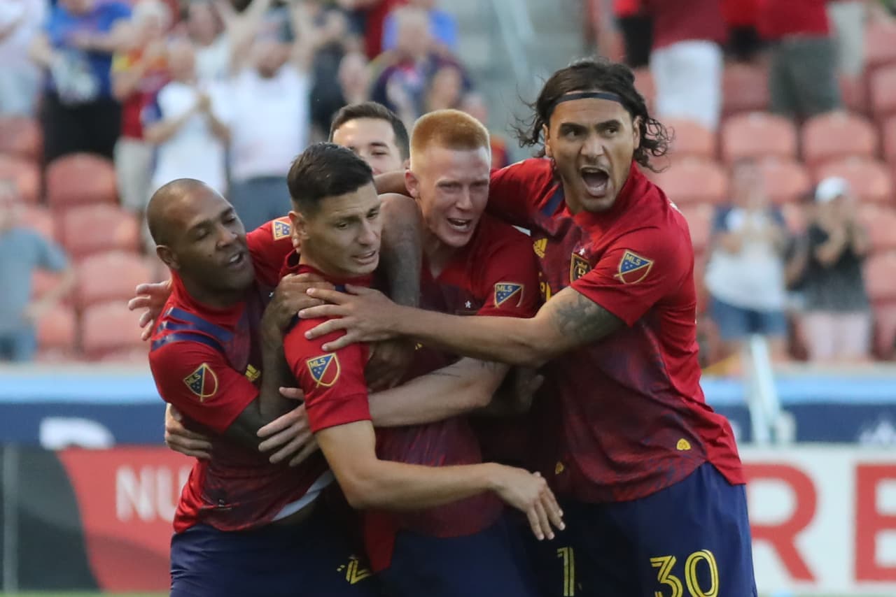 Y en el Rio Tinto Stadium se produjo otra de la goleadas de la jornada. Fue un 4-0 de Real Salt Lake sobre Vancouver Whitecaps FC.
<br>