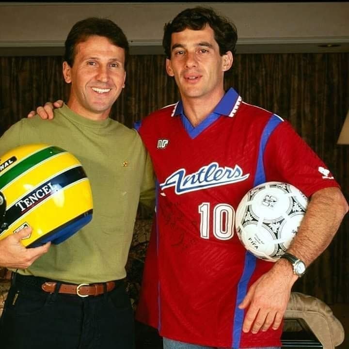 El mejor piloto de Brasil era un apasionado del futbol, su otro gran amor. Recordamos esta pasión de Ayrton Senna, en su 29 aniversario luctuoso.