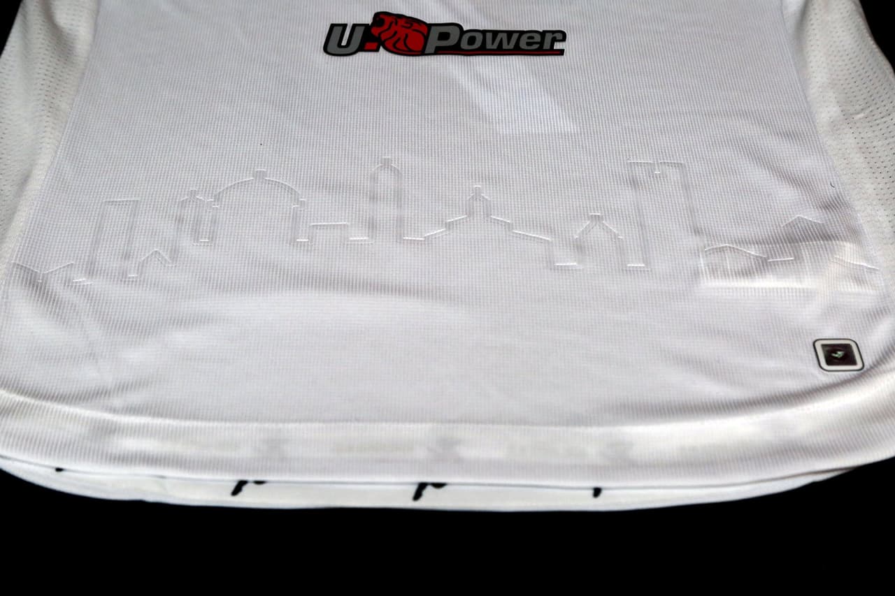 Esta temporada el Atalanta jugará por primera vez la UEFA Champions League y por tal motivo decidió presentar sus nuevas playeras con modelos de pasarela, decidión que ha sido criticada por algunos aficionados por no ser las jugadores del equipo femenil. Al margen de eso, sus jerseys tendrán detalles especiales con los que esperan seguir haciendo historia.