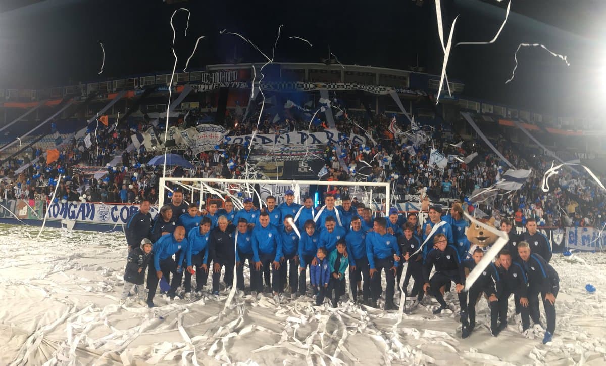 Los Tuzos se tomaron la foto del recuerdo antes de partir a Medio Oriente.