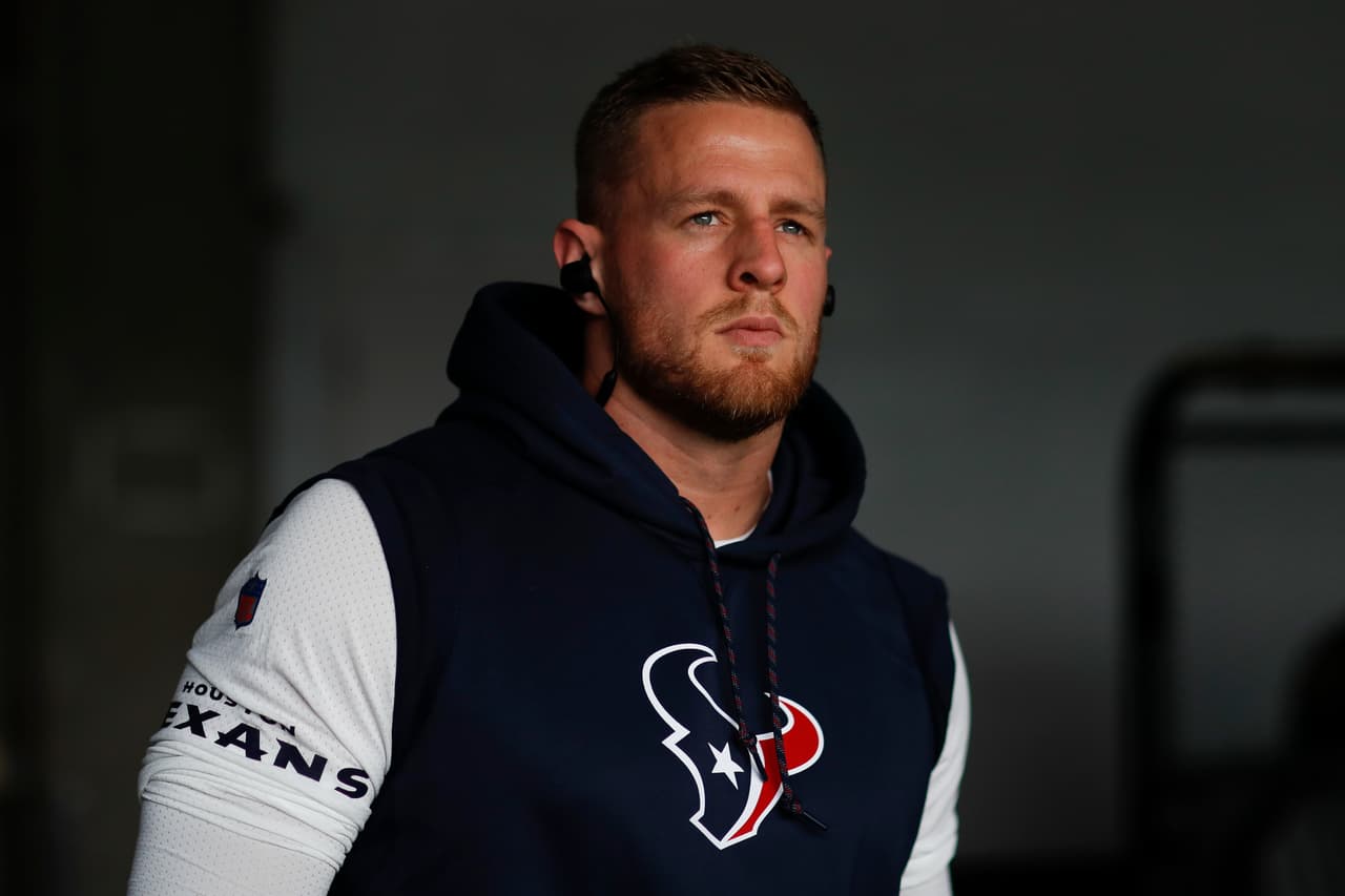 JJ Watt lidera a los finalistas al premio Walter Payton de la temporada 2017
