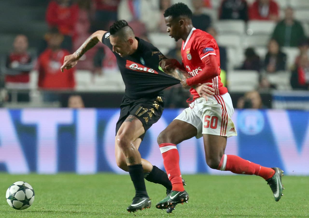 La marca no es una de las virtudes del juego de Semedo y por eso en ocasiones se le ve tomando medidas extremas en la defensa.