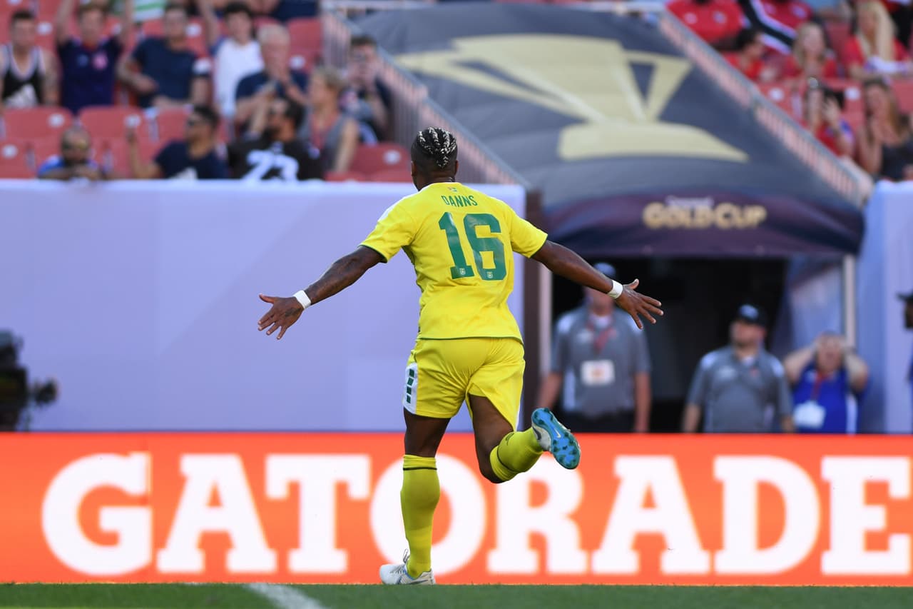 El cobro de Neil Danns al minuto 33' fue el 1-1 en el marcador, primer gol de Guyana en la historia de la Copa Oro.