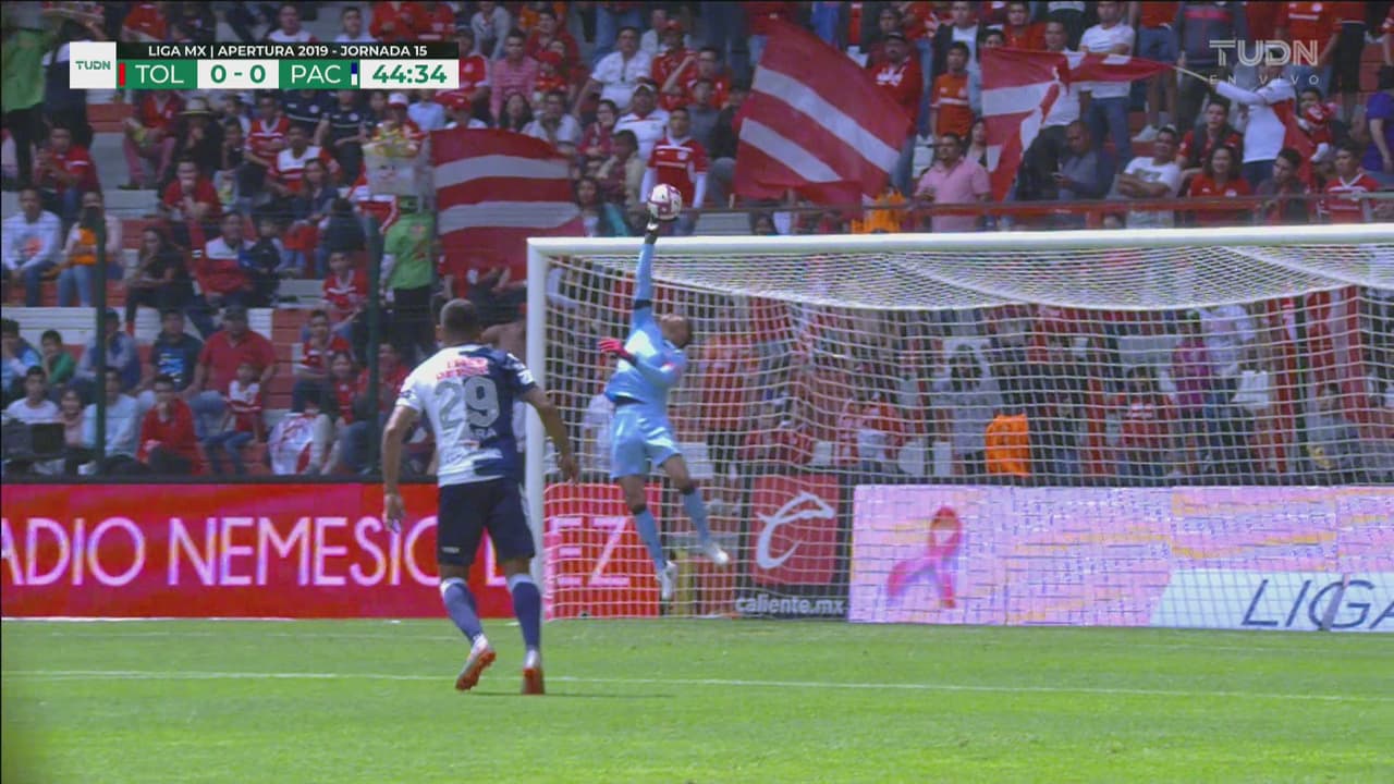 ¡Doble suspiro en Toluca! Primero Talavera y después el poste salvan al diablo