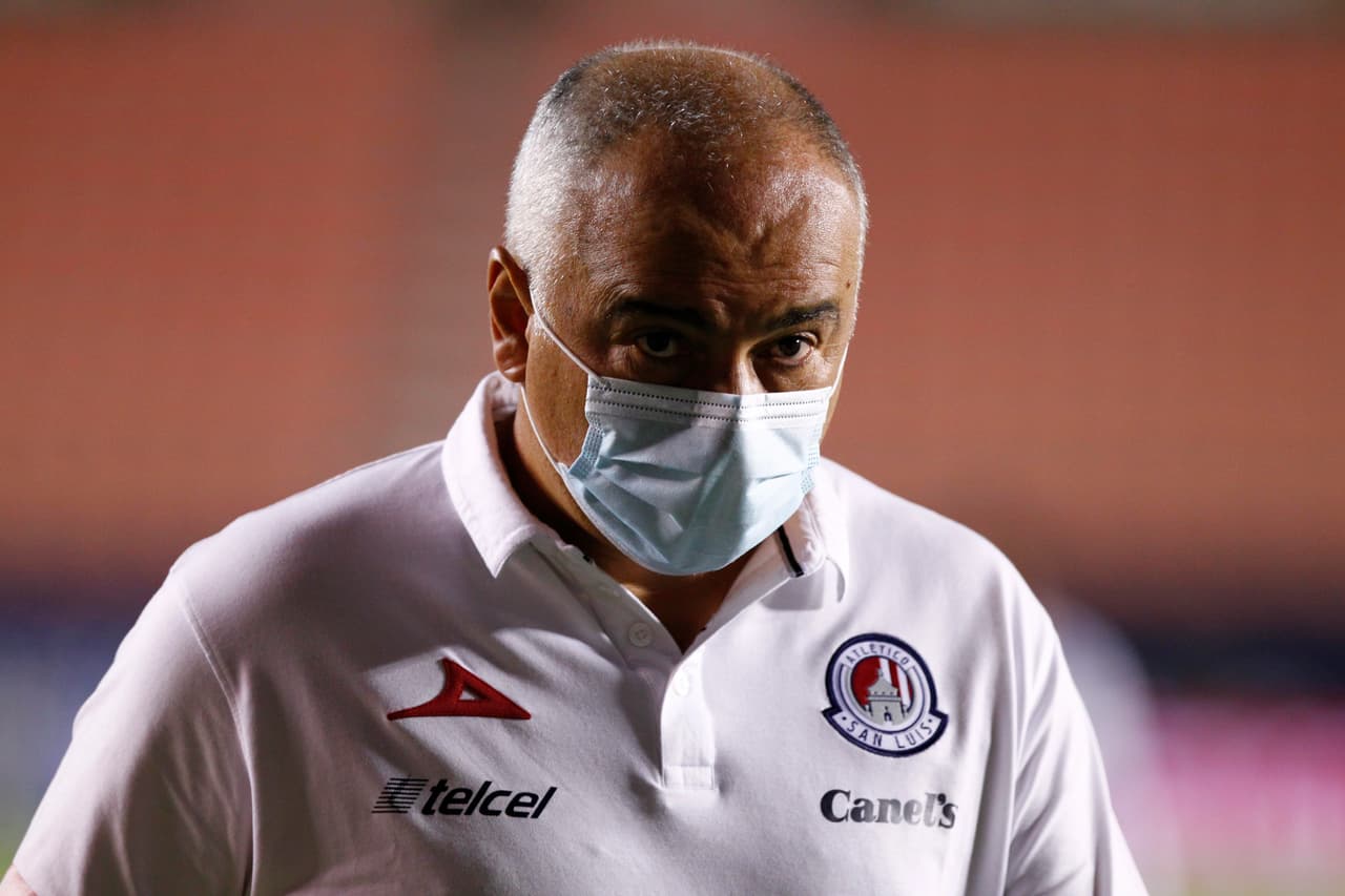 Memo Vázquez está a la espera de lo que decida la directiva tras ser goleado por Mazatlán.