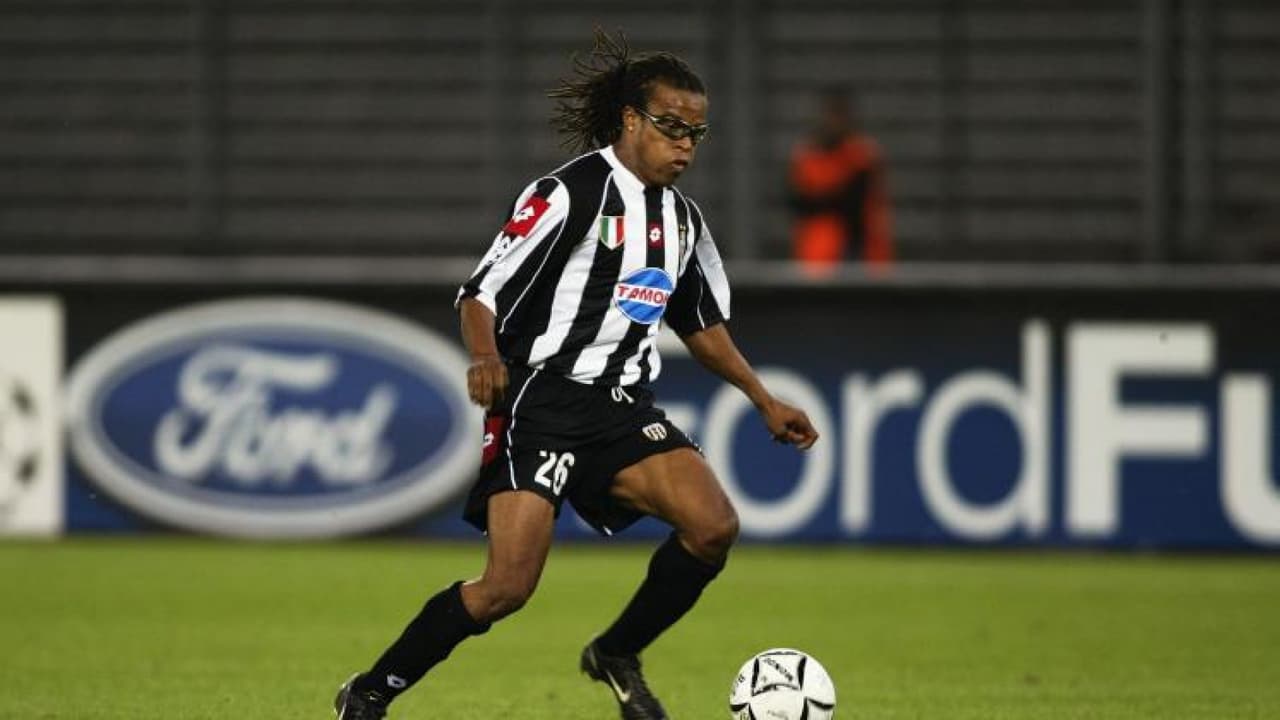 Crack: Edgar Davids entrena al equipo más humilde y hasta lleva su propia comida