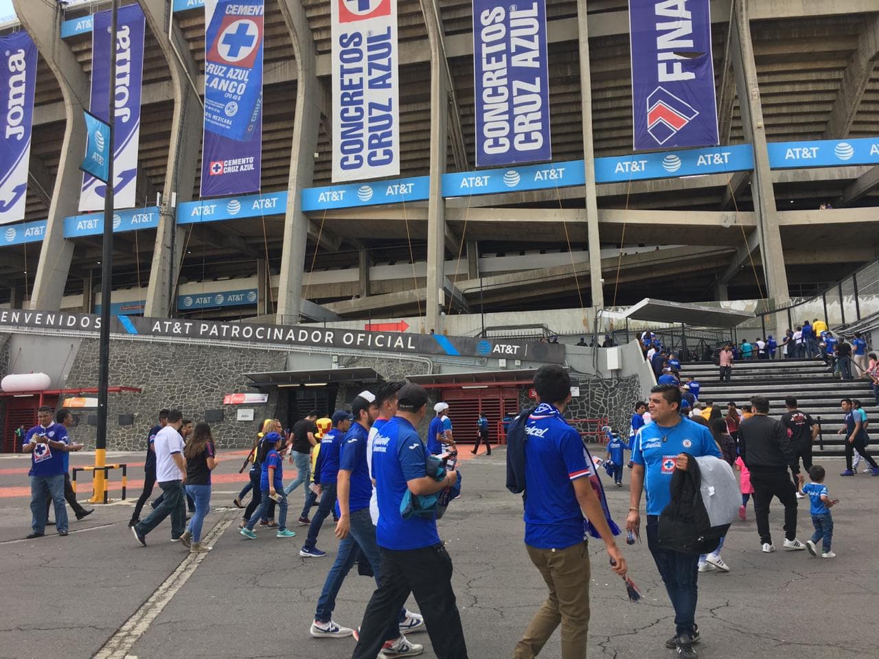 Llega la tarde en coapa y el Cruz Azul se prepara en el Azteca para jugar frente al Morelia.