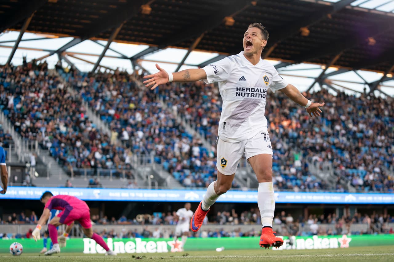 Toda la habilidad de Javier Hernández está a disposición de un equipo que tiene aspiraciones serias para luchar por el primer lugar de la clasificación.
<br>