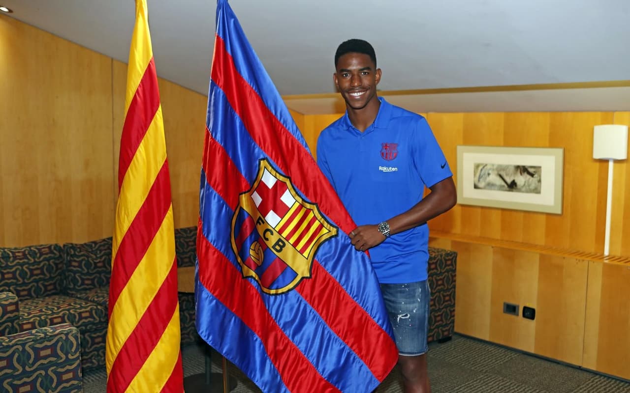 Junior Firpo ya luce los colores del Barcelona