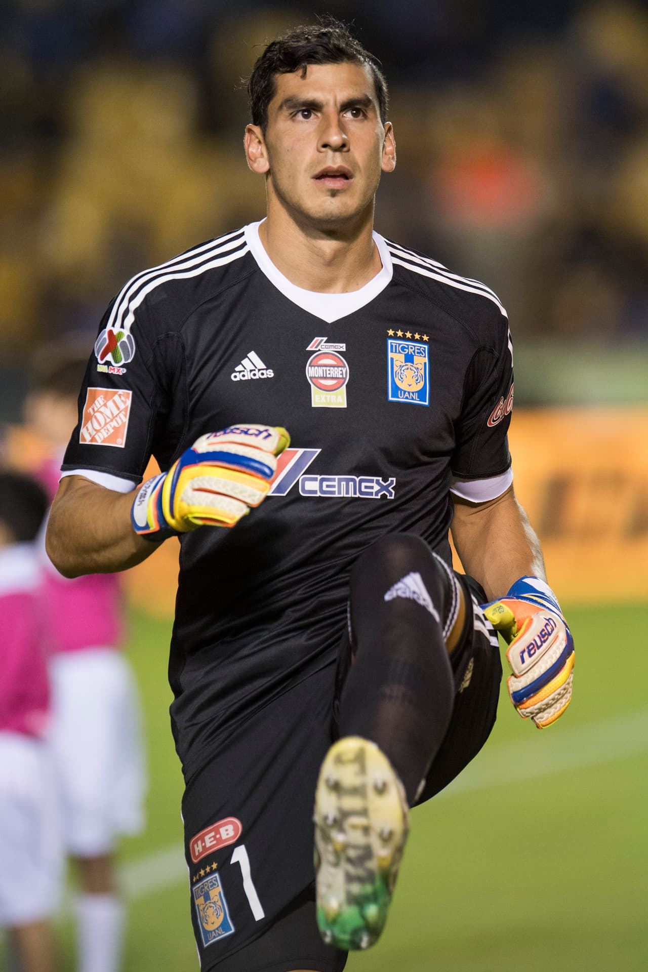 Nahuel Guzmán cierra la lista de los 11 jugadores con mejor valuación en Tigres al tener un costo de 3.5 millones de dólares.