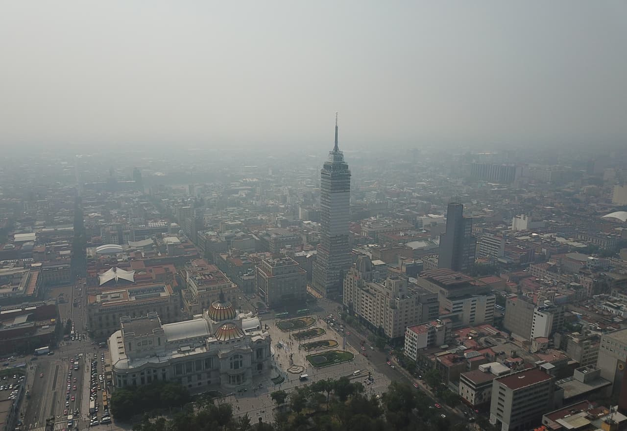 1) La Comisión Ambiental de la Megalópolis (Came) sostiene que sigue la situación de contingencia ambiental extraordinaria en el Valle de México debido a la alta concentración de partículas suspendidas en el aire y que impiden la realización de actividades físicas al aire libre.