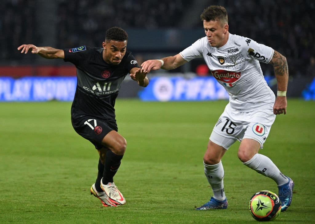 Mbappe se encarga de poner una asistencia y anota el tanto de la victoria para confirmar la remontada 2-1 del PSG sobre el Angers.